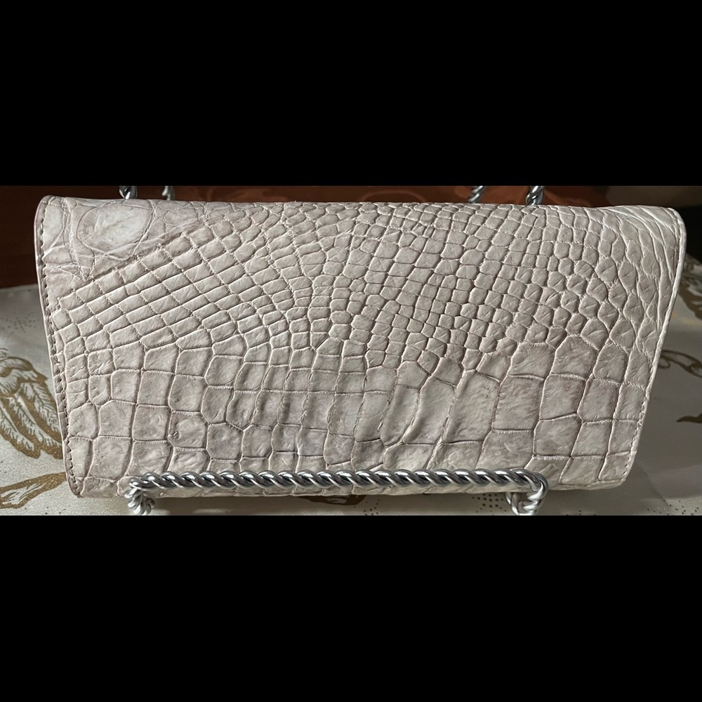 🔥Host Pick!🔥Crocodile Skin Wallet. Bi-Folding, tons of room. Off White. Lined